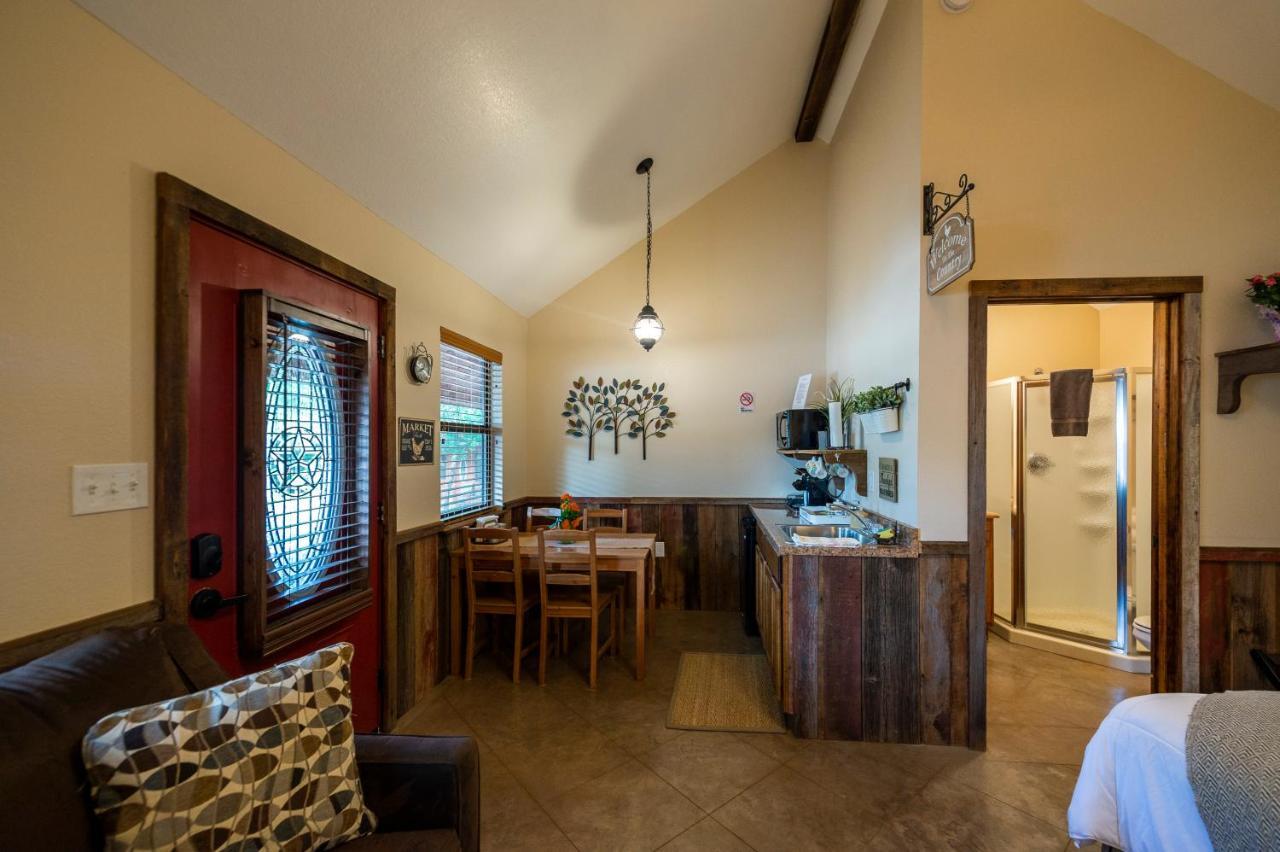 Cabin 1 Rental 15 Minutes From Magnolia And Baylor Waco Exterior foto